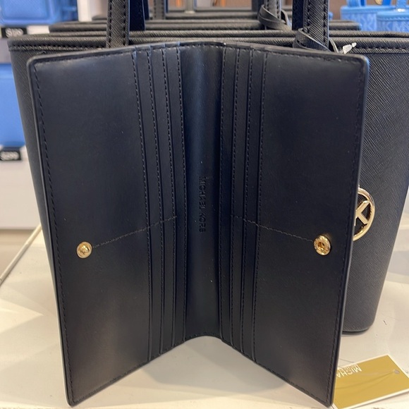 Michael Kors Reed Large Bifold Pebbled Leather Snap Wallet Card Case
Black
NWT - Picture 4 of 16